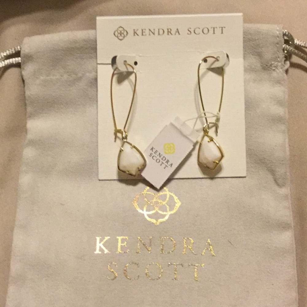 Kendra Scott Carinne Long Drop earring-Gold